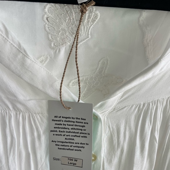 Beautiful long sleeve sea life button-down top made in Indonesia, size large - Picture 8 of 9